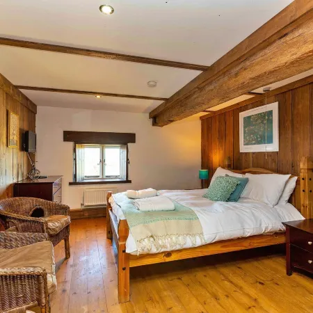 Riverview Holiday Home in Stamford, No Deposit