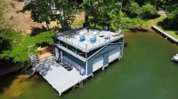 Epic 5BR w Double Living Areas On Lake Lure - Homestays