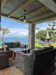 Villa Seashore: Dreamy villa by the sea side with heated pool