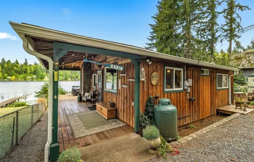 Charming 1 bedroom cabin on Lake Bosworth. Close to  historic downtown Snohomish