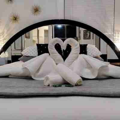 Deco Studio Retreat With Fireplace, Wifi, Queen Bed Rooms