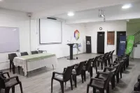 Hostel YEK Hotel a 