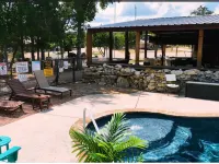 Al's Hideaway Cabin and RV Space, LLC Hotele w: Bandera County