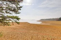 Boat, Fish & Relax: Home Near Lake Cherokee - Homestays