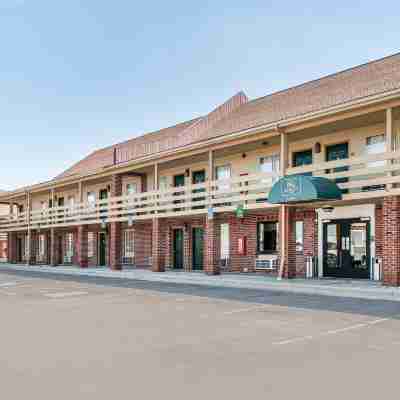 Quality Inn Hotel Exterior