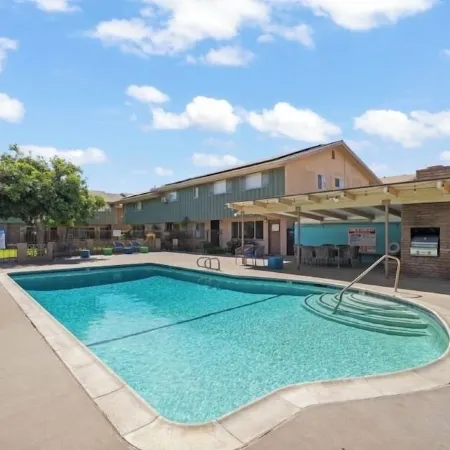 13.5 Miles to Disneyland! Family sized townhome in a quiet community.
