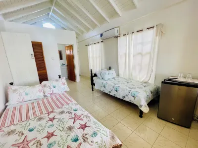 Dennis' Hideaway Hotels in 