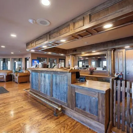 Pinedale Hotel & Suites