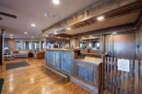 Pinedale Hotel & Suites