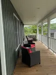 RiverView Cabin 2 Bedroom/1 Bath, Deck w/Hot Tub & Beautiful View/Fire Pit/Grill