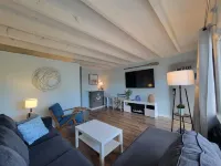 Best 1 Bedroom in SIC! 1 Block to the Beach.. A+ location .. Walk to Everything! シー・アイル・シティのホテル