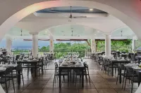 Shana by the Beach Manuel Antonio - breakfast