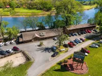 Jack's White River Fishing Resort - parking