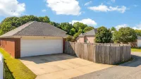 Spacious East Montgomery Home With Patio - Balkoner