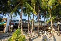 Crown Regency Beach Resort - Kitchens