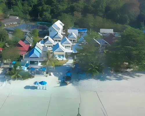 PP Blue Sky Resort Hoteles cerca de Cueva del Vikingo