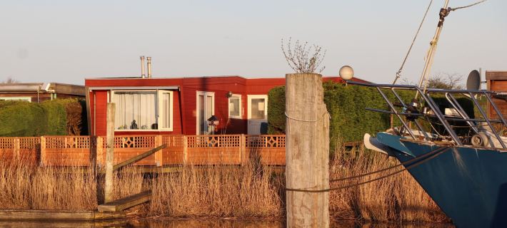 Chalet Gaby with Sauna, Private Dock, and Canoes at Lauwersmeer Hotels in Anjum