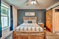 Hot Tub, Grill & Mtn Views! Benezette Cabin - parking
