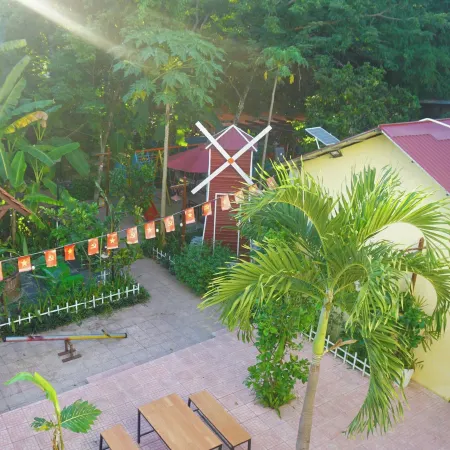 Hue Lotus Homestay Отели рядом с достопримечательностью «Гробница императора Ты Дыка»