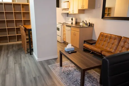 Downtown Edmonton Loft – Bright, Modern & Affordable -  Ferienwohnungen