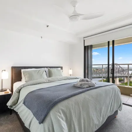 The Executive! 1Bed, 1Bath, 1Car, VIEWS ~ CBD