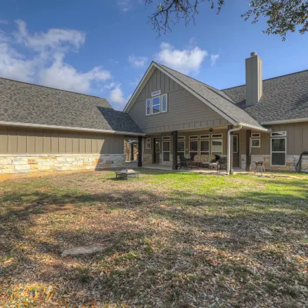 Crazy Horse-close to Canyon Lake Marina!