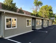 Longmont Lodge and RV Park - Motels