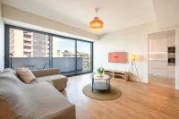 GuestReady-Modern Retreat with Balcony Views Hotels in Olivais