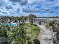 Seahorse Oceanfront Inn - Beach