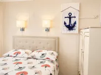 Cozy 2Br Cottage • Walk to Beach 1 • Free Parking & WiFi - 2-Star