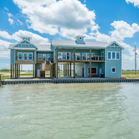 Waterfront Getaway With Pier Access