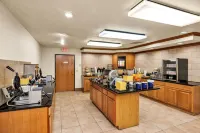 Days Inn & Suites by Wyndham Logan - breakfast