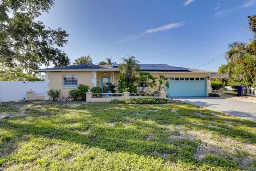 Waterfront Oasis! Heated Pool, 2 Docks & Boat Lift - Swimmingpools