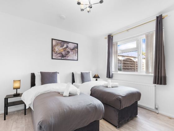 8-Bed Detached House with Games Room | Cheshunt
