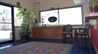Holiday Lodge & Suites - Pet Friendly
