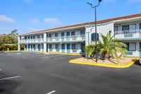 Quality Inn Near Blue Spring - parking