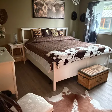 Serene 2-Bedroom Apartment with Private Entrance and Pool Access