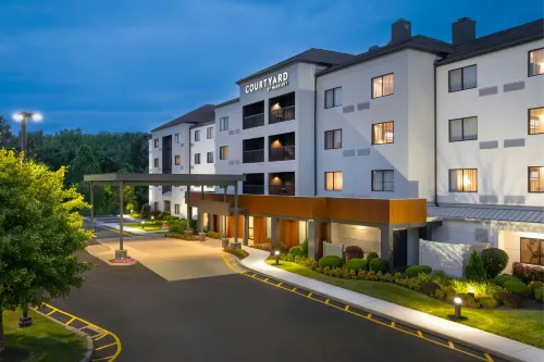 Courtyard Danbury - Pet friendly