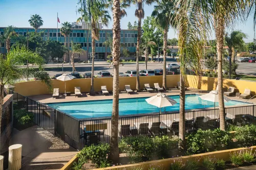 Bakersfield Marriott at the Convention Center - bar