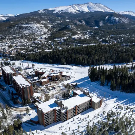 2 Studios Steps to Lift | Pool, Hot Tubs & Slopes