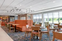 Hampton Inn & Suites by Hilton Cadillac - 2-Star
