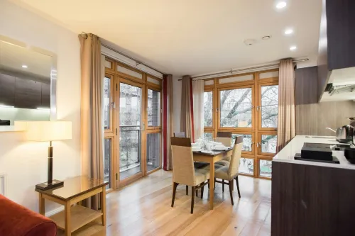 Premier Suites Bristol Cabot - Condos