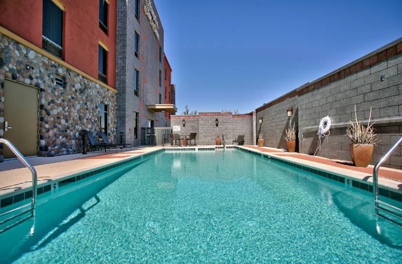 Hampton Inn & Suites Scottsdale at Talking Stick photo 2