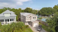Golden Hour Retreat by Avantstay Golf Cart + Pool + Hot Tub + BBQ Gated + Steps to Sand - Wifi