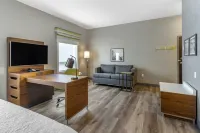 Hampton Inn & Suites by Hilton Edmonton/West - 2-Star