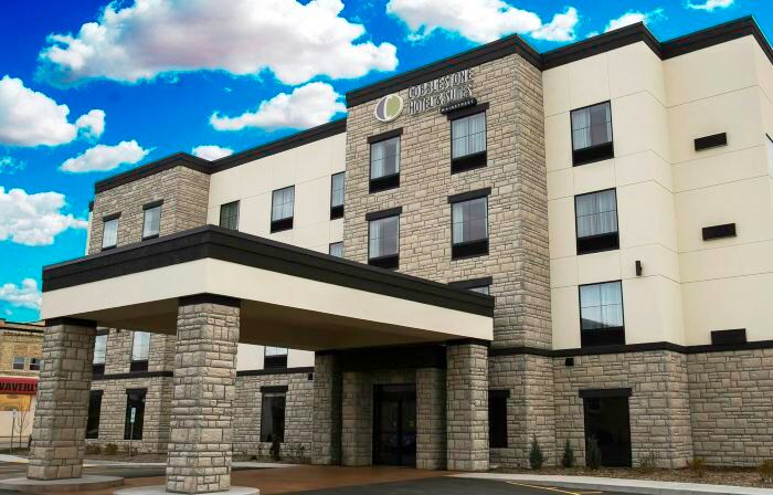 Cobblestone Hotel & Suites - Two Rivers