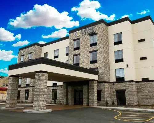 Cobblestone Hotel & Suites - Two Rivers - Pet friendly