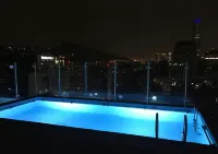 hUB Providencia - Rooftop Pools