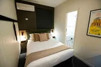 Eyre Hotel - parking