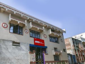 OYO 62712 Hotel Holiday Inn